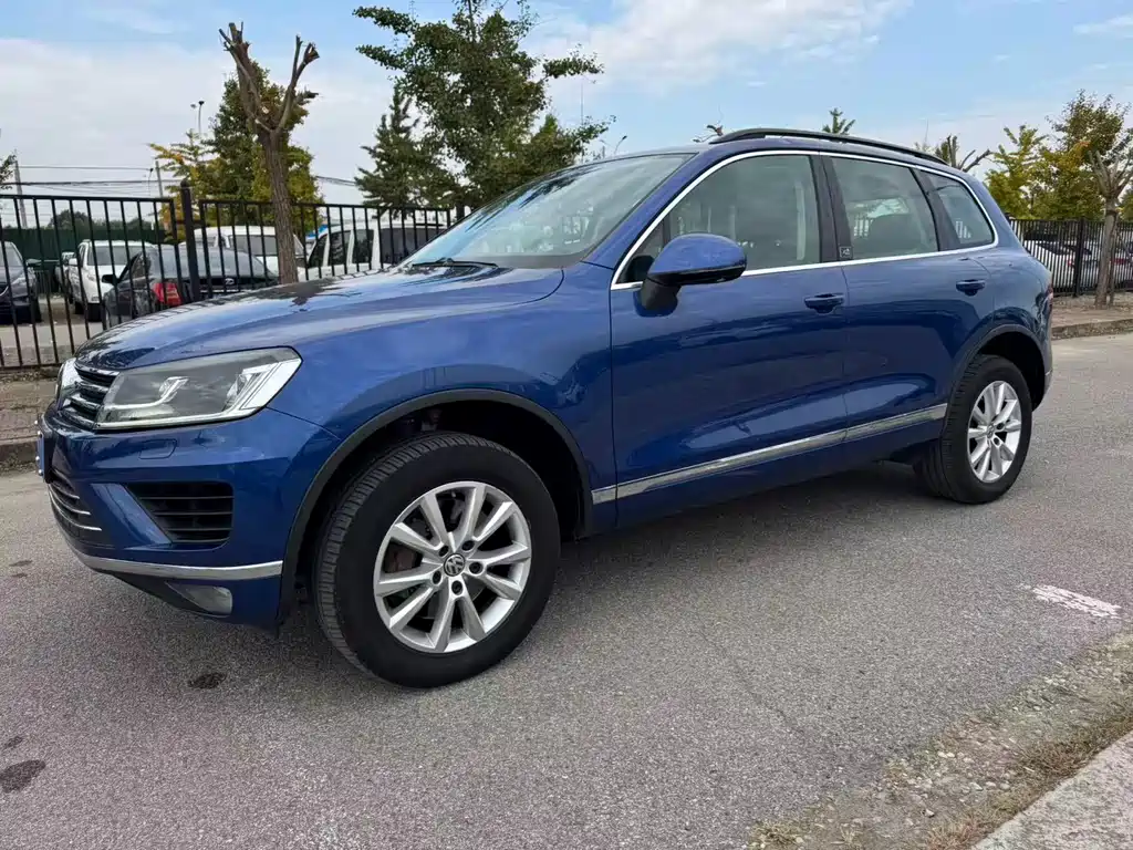 Volkswagen Touareg 2017 — фото 1