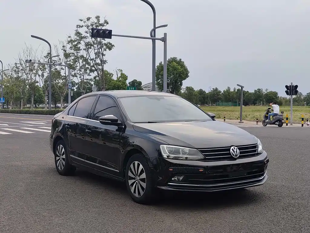 Volkswagen Sagitar 2018