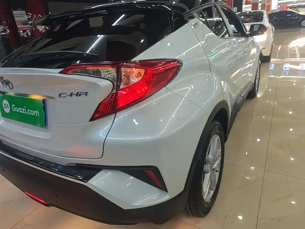 Toyota C-HR 2021 — фото 8
