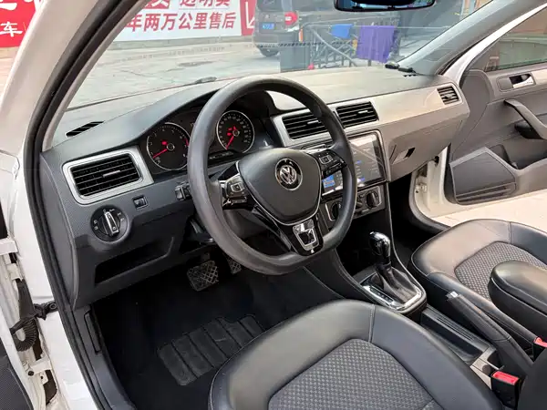 Volkswagen Santana 2015