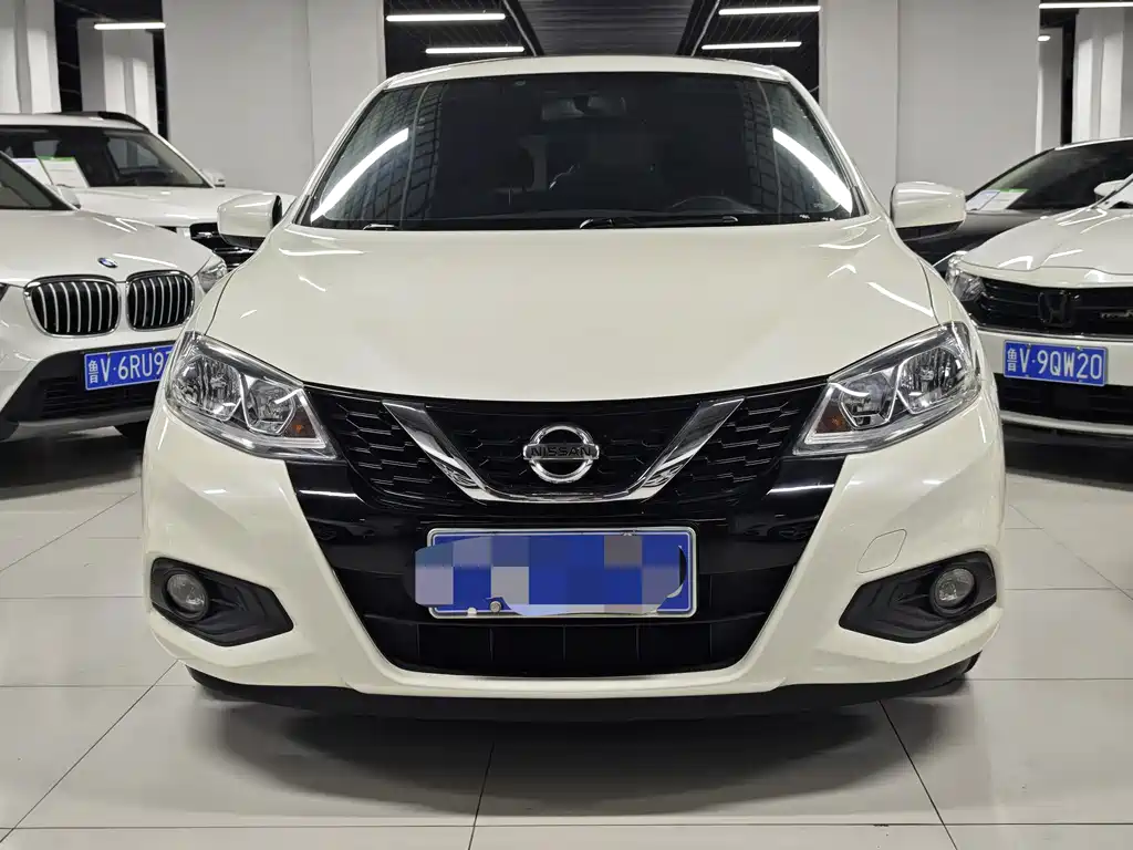 Nissan Tiida 2017 — фото 2