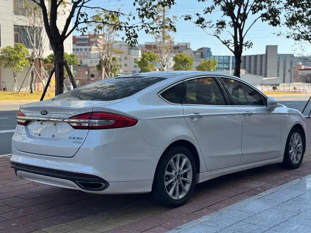 Ford Mondeo 2017 — фото 9