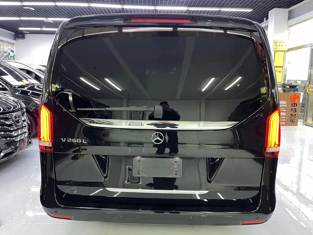 Mercedes-Benz V-Class 2025 — фото 13