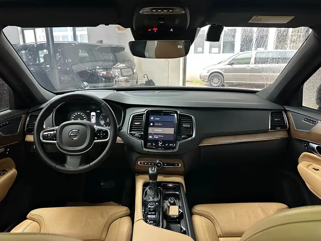 Volvo XC90 2017 — фото 12
