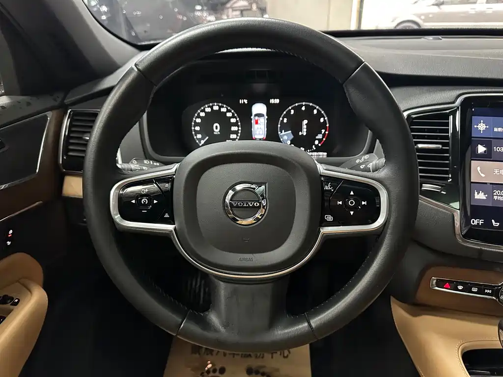 Volvo XC90 2017 — фото 8