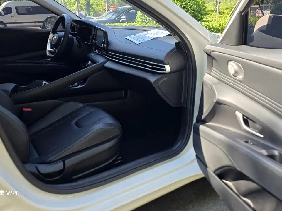 Hyundai Elantra 2023