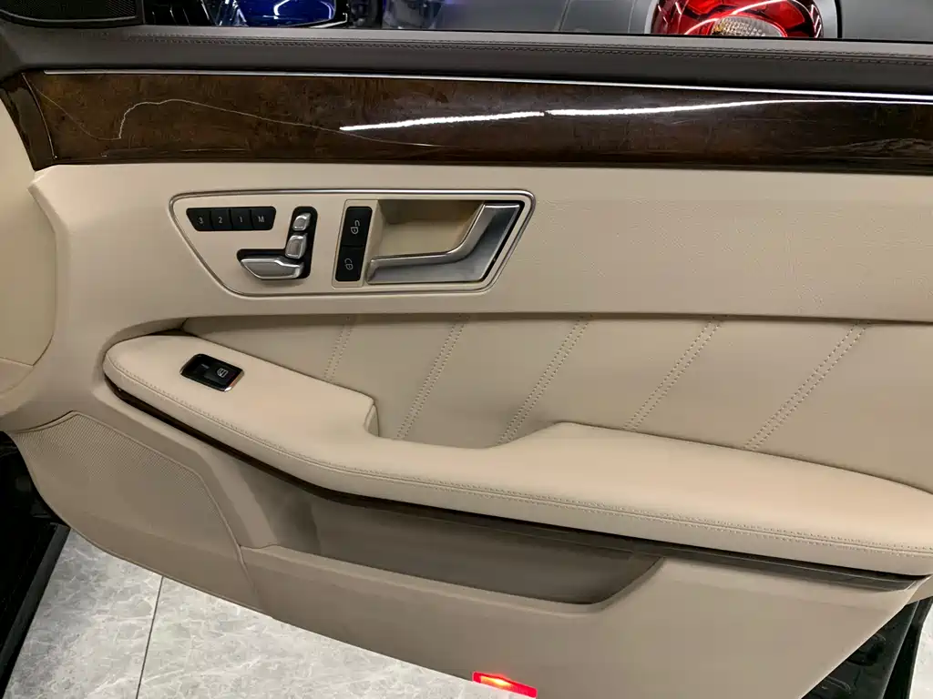 Mercedes-Benz E-Class 2015 — фото 9