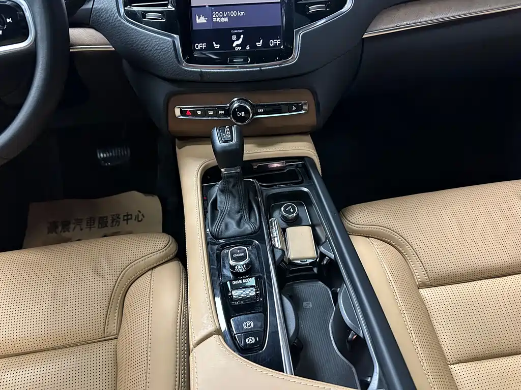 Volvo XC90 2017 — фото 11