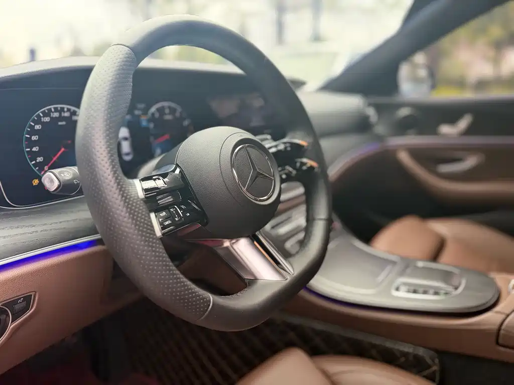 Mercedes-Benz E-Class 2023 — фото 13