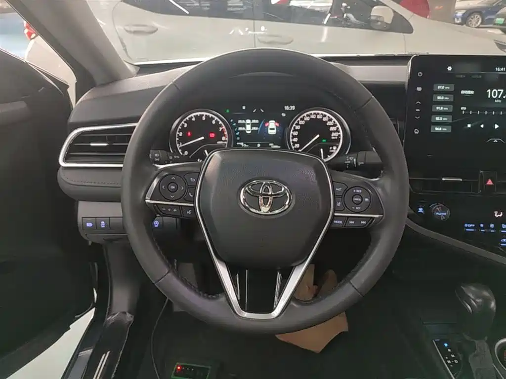 Toyota Camry 2021 — фото 11