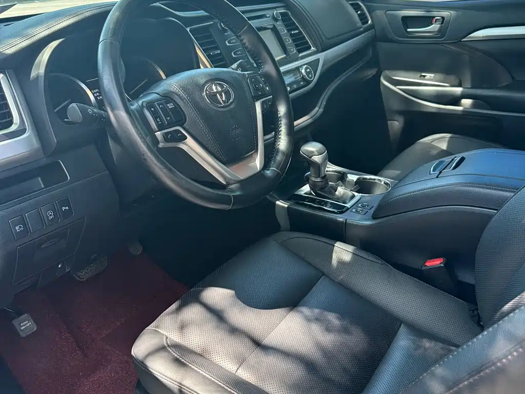 Toyota Highlander 2018 — фото 6