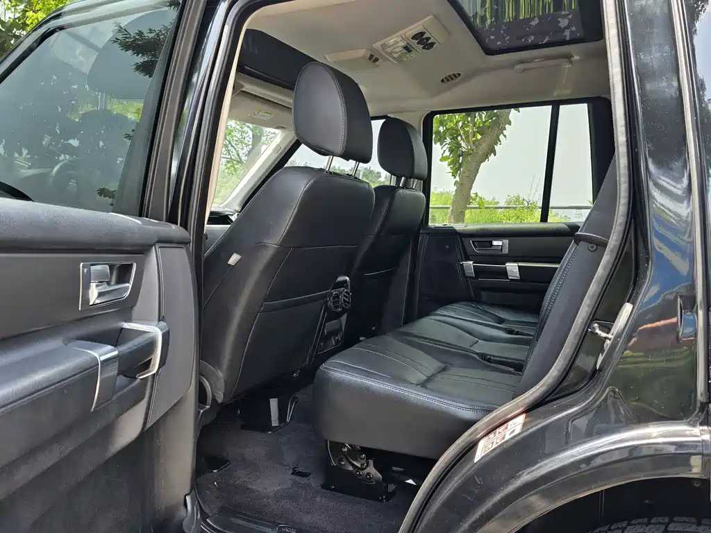 Land Rover Discovery 2016 — фото 10