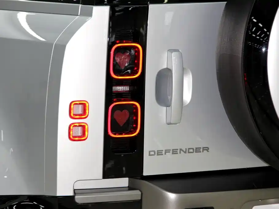 Land Rover Defender 2025 — фото 26