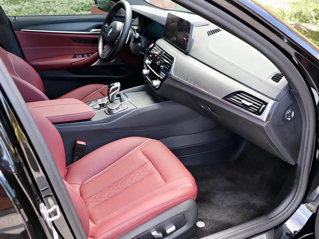 BMW 5 Series 2021 — фото 15