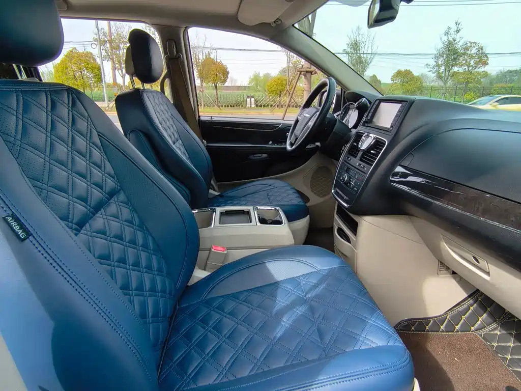Chrysler Grand Voyager 2016 — фото 10