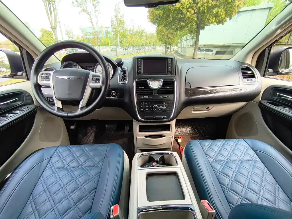 Chrysler Grand Voyager 2016 — фото 4