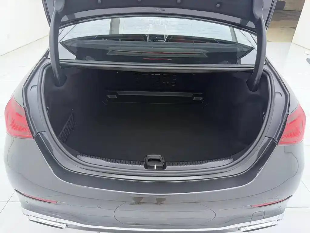 Mercedes-Benz C-Class 2023 — фото 10