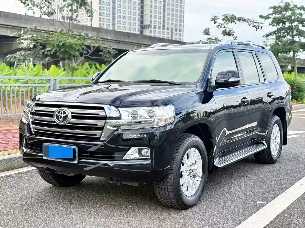 Toyota Land Cruiser 2019 — фото 1