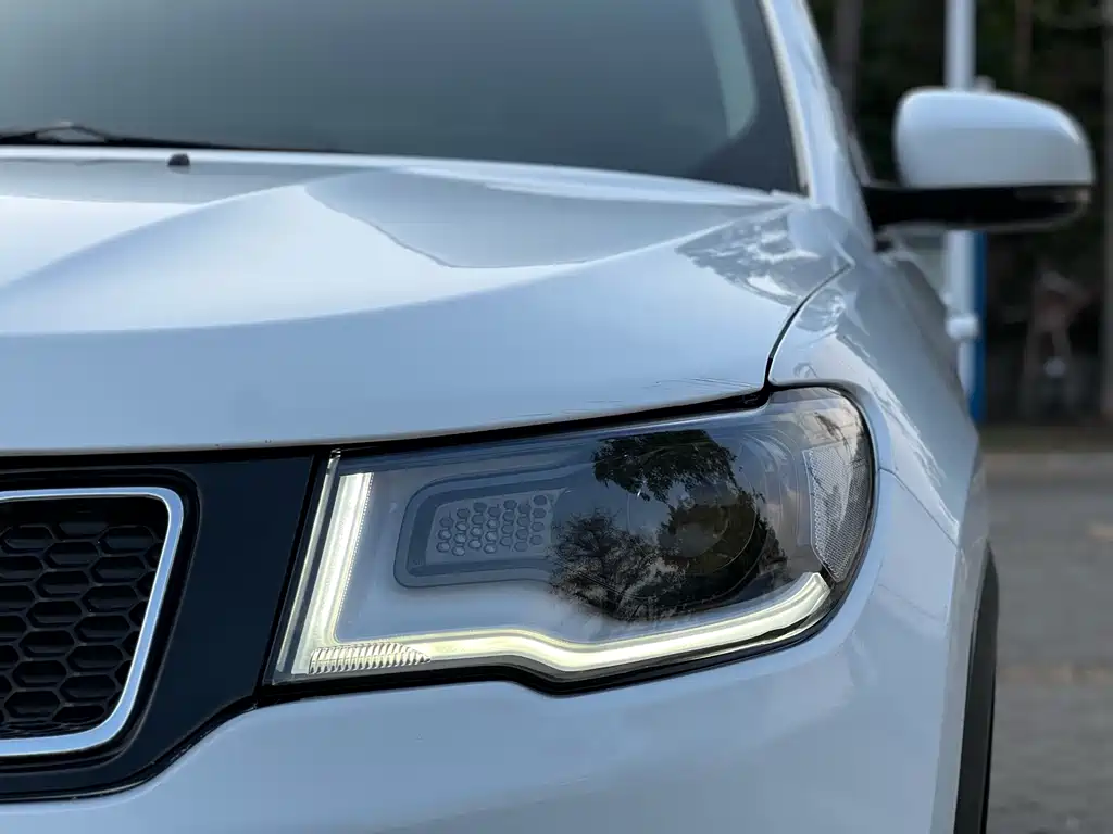 Jeep Compass 2017 — фото 27