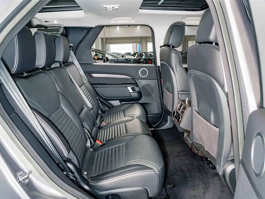 Land Rover Discovery 2023 — фото 22