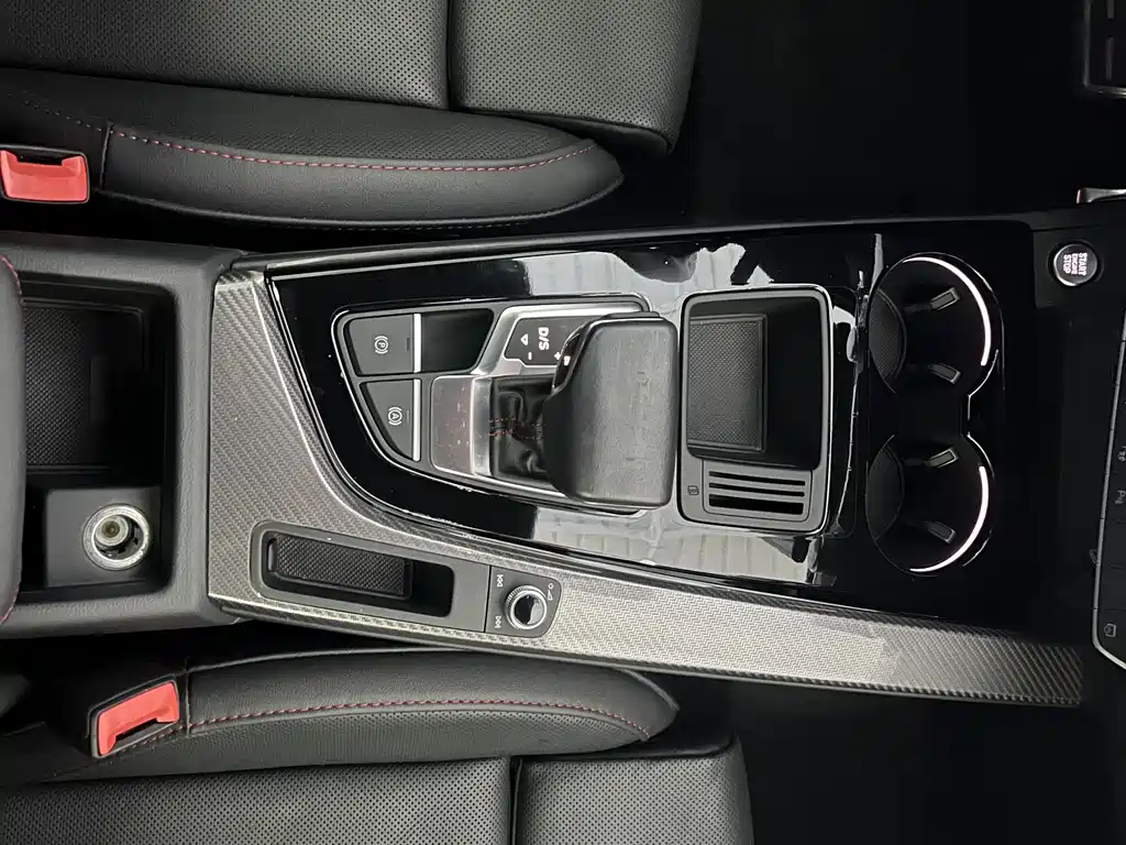 Audi A4L 2022 — фото 24