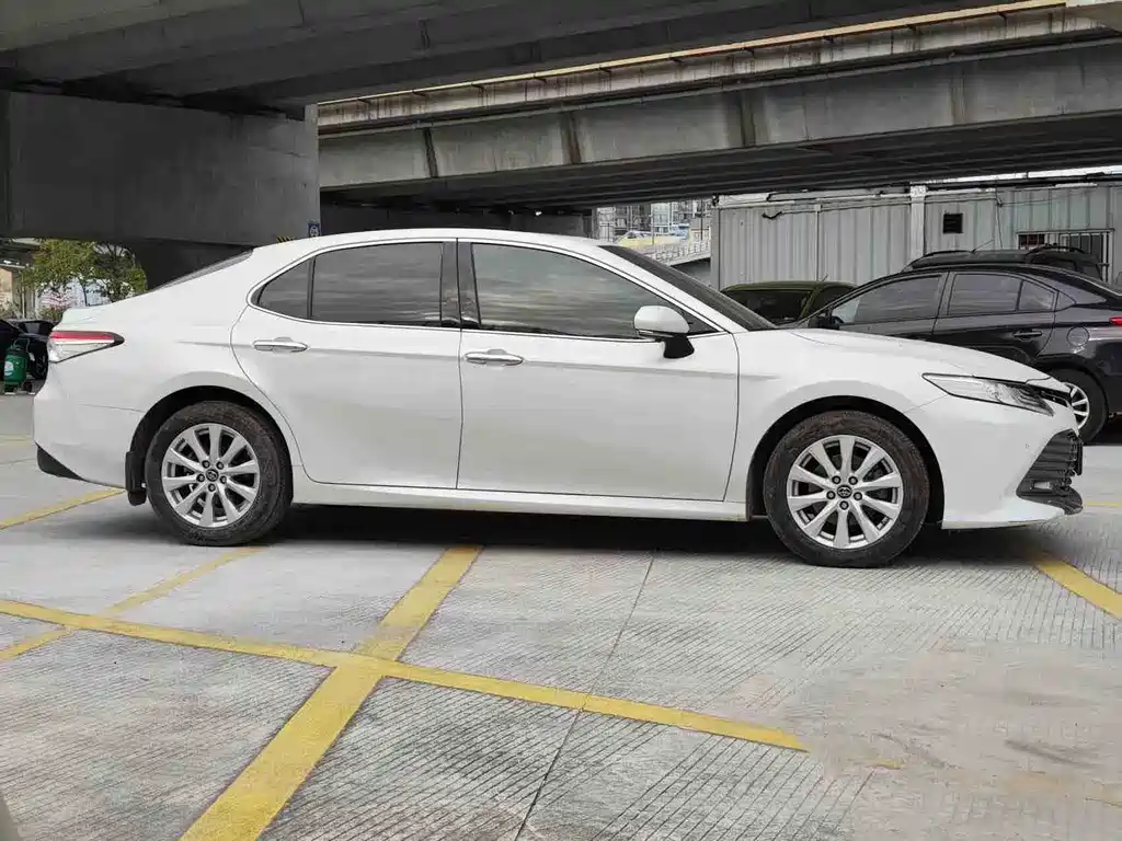 Toyota Camry 2020 — фото 4
