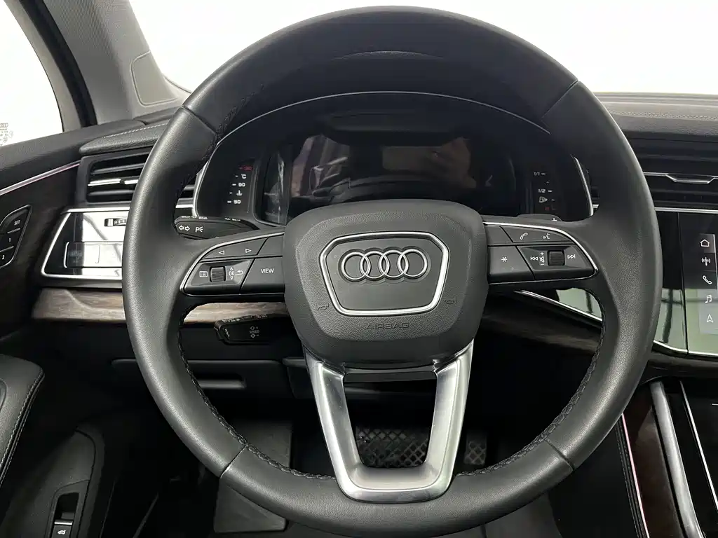 Audi Q7 2023 — фото 13