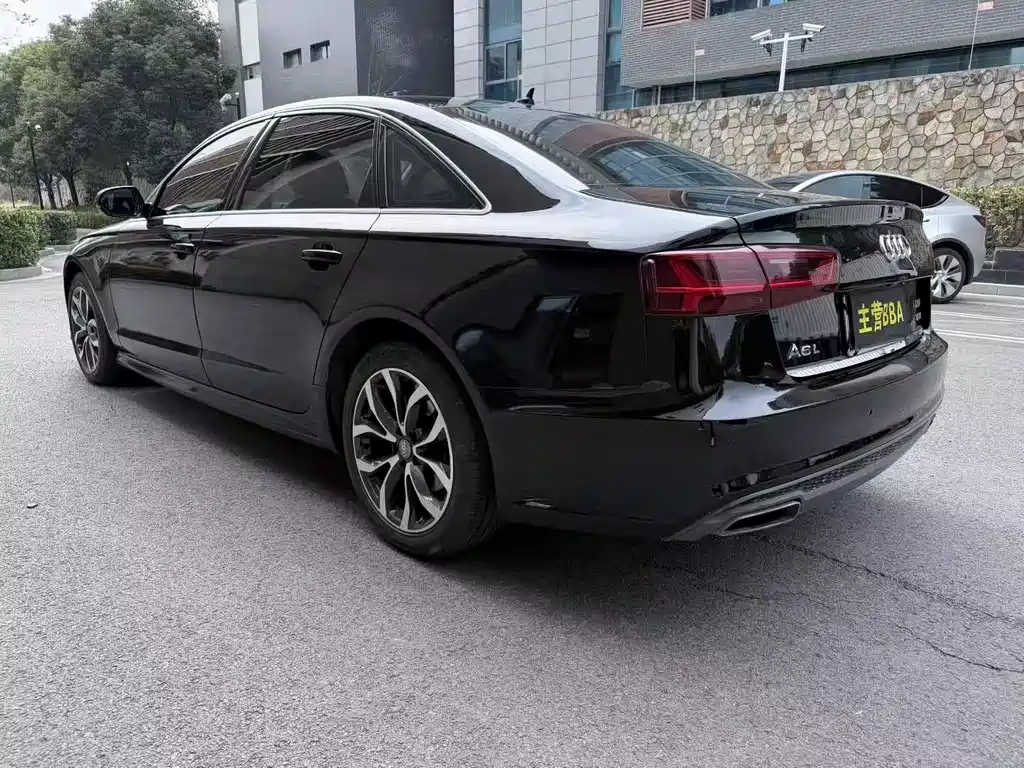 Audi A4L 2021 — фото 23