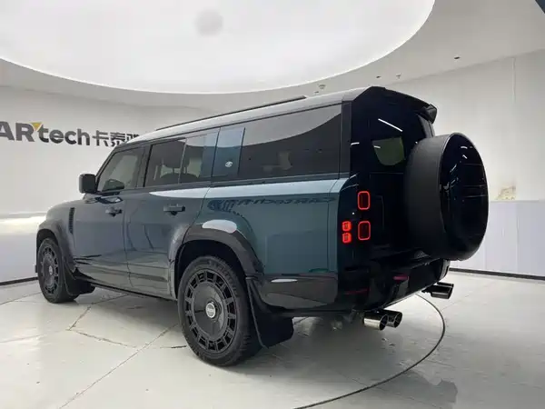Land Rover Defender 2025
