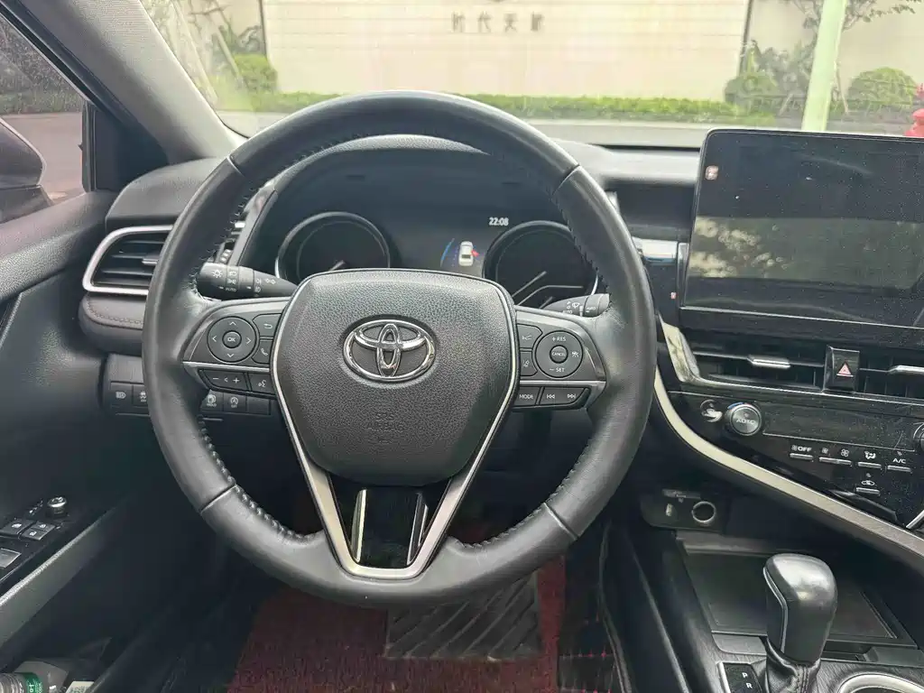 Toyota Camry 2023 — фото 8