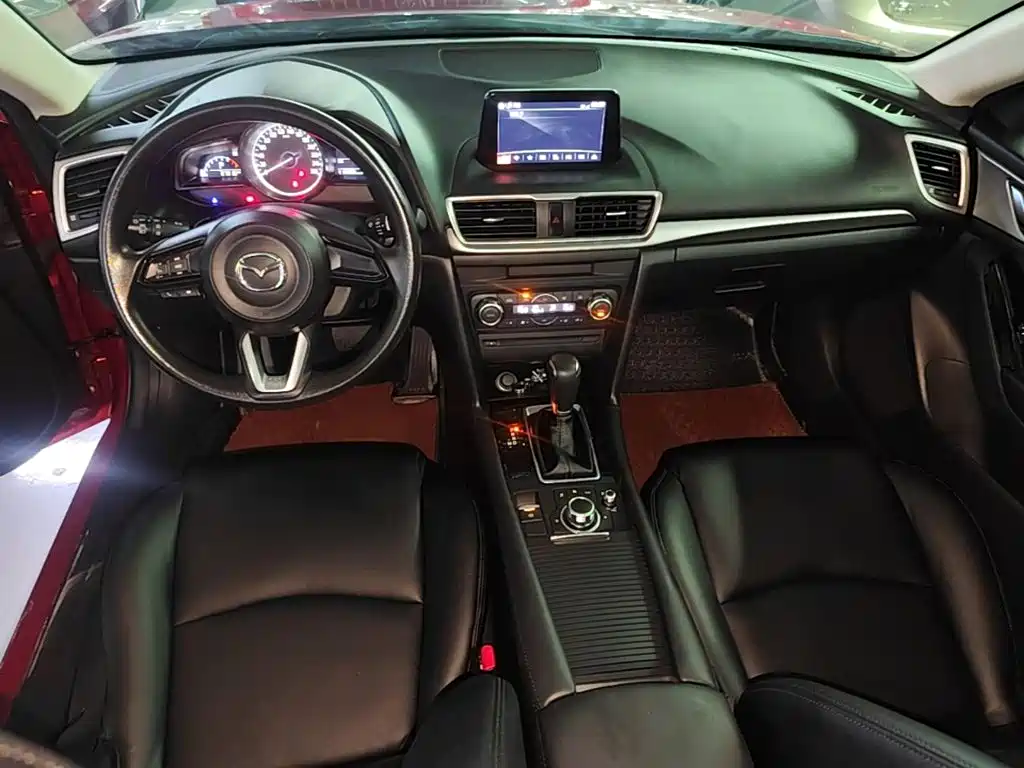 Mazda 3 Axela 2019 — фото 10
