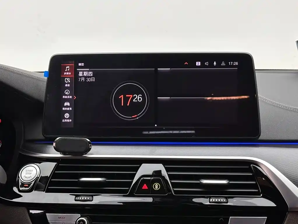 BMW 5 Series 2020 — фото 13