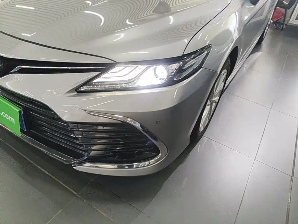 Toyota Camry 2023 — фото 24