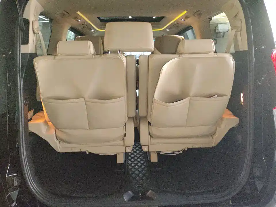 Toyota Alphard 2022 — фото 8