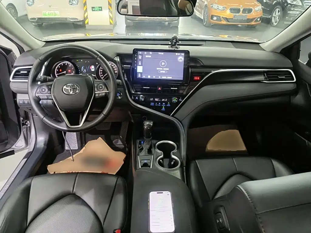 Toyota Camry 2023 — фото 10