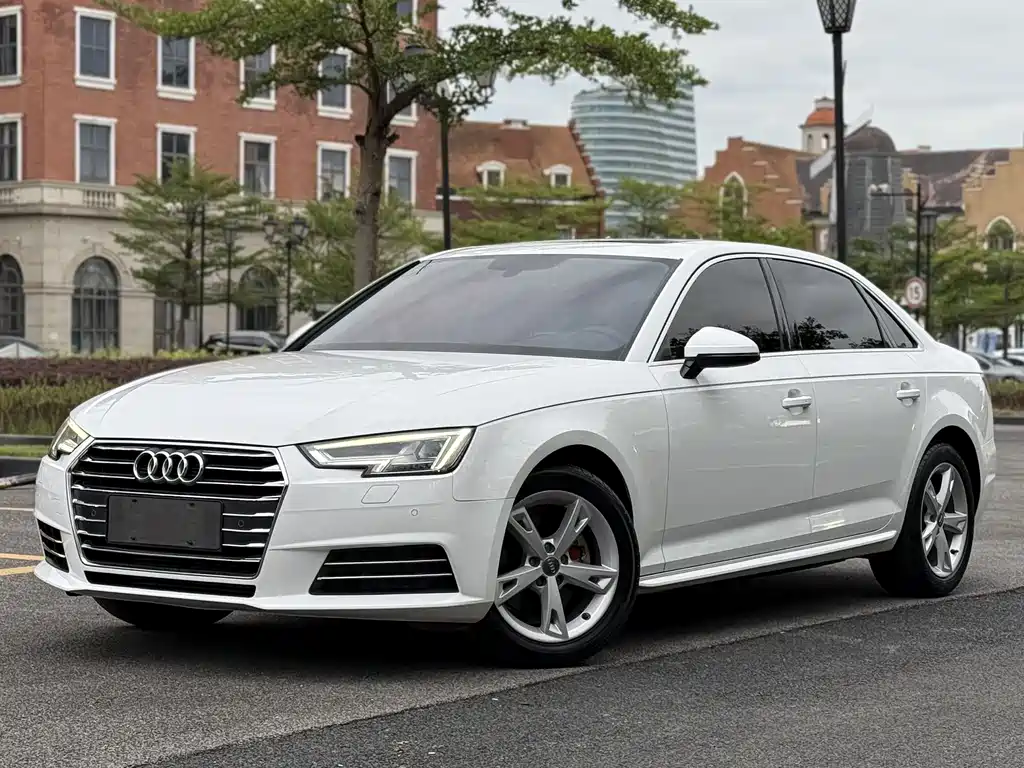 Audi A4L 2017 — фото 1