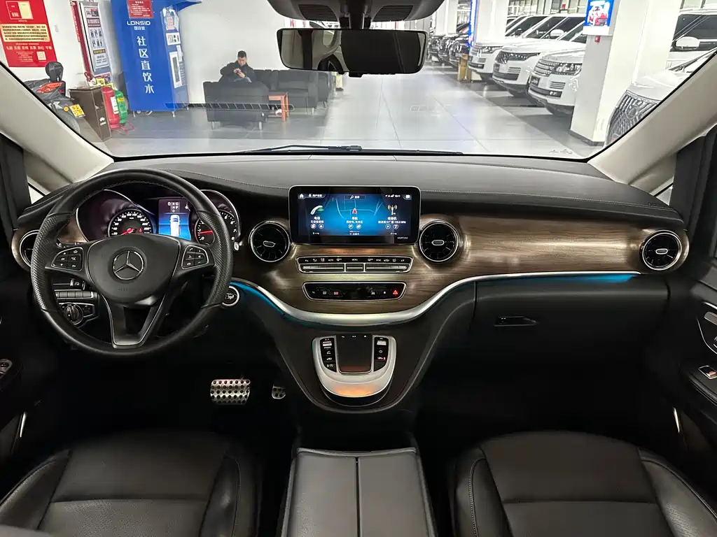 Mercedes-Benz V-Class 2022 — фото 13