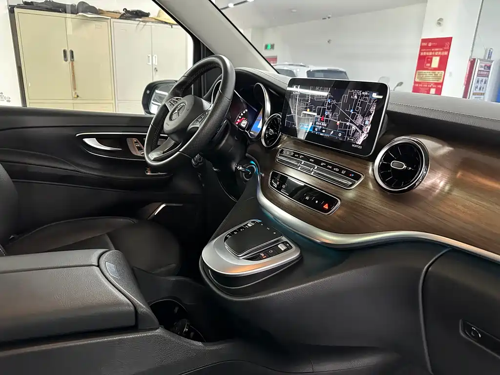 Mercedes-Benz V-Class 2022 — фото 20