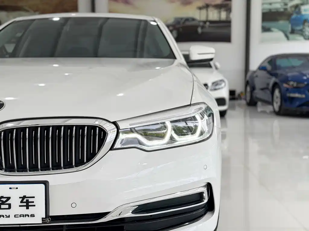 BMW 5 Series 2020 — фото 13