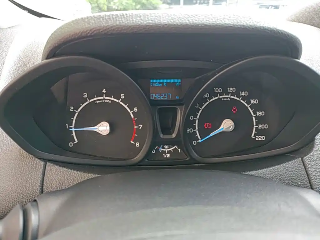 Ford EcoSport 2017 — фото 12