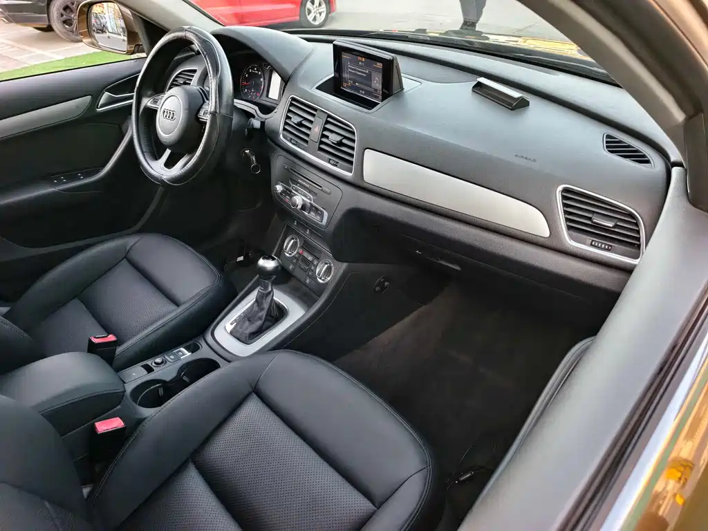 Audi Q3 2015 — фото 18