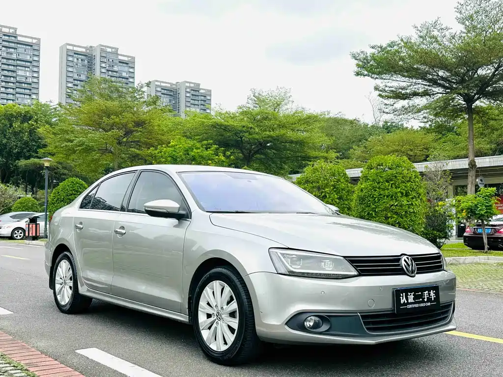Volkswagen Sagitar 2014
