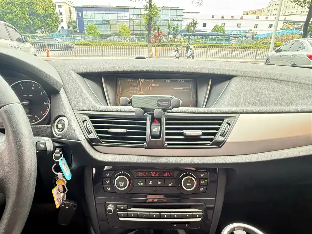 BMW X1 2014 — фото 11