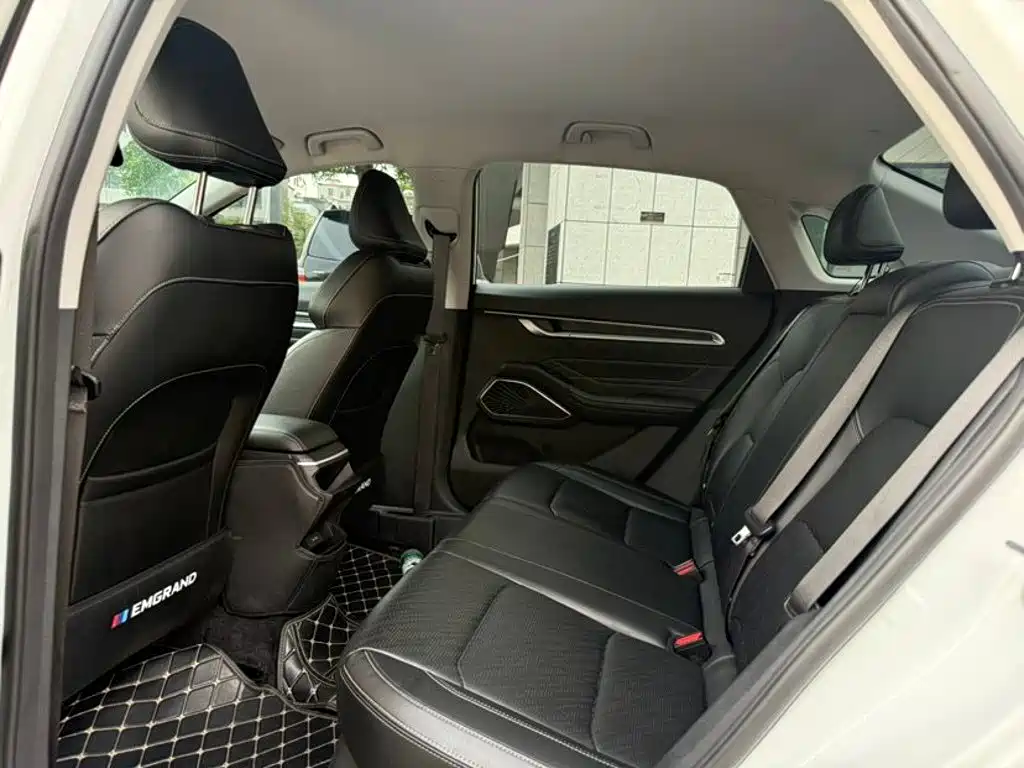 Geely Emgrand 2022