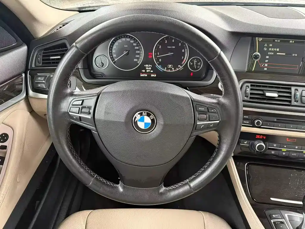 BMW 5 Series 2012 — фото 8