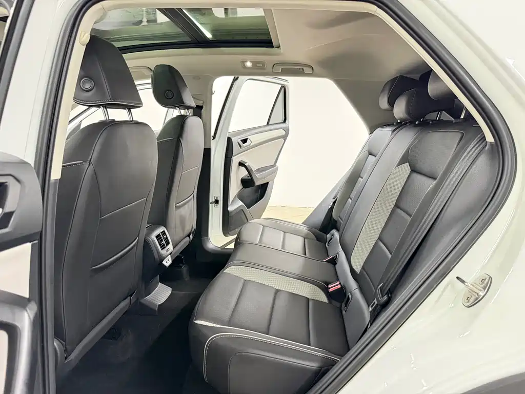 Volkswagen T-Roc 2023 — фото 10