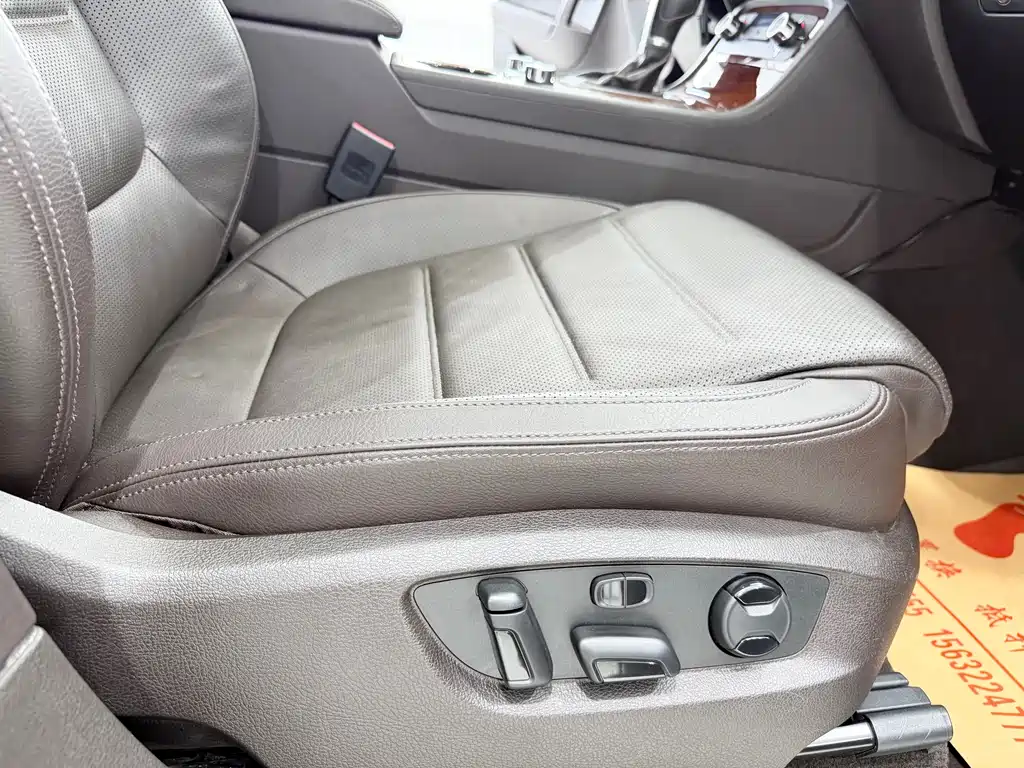 Volkswagen Touareg 2015 — фото 12