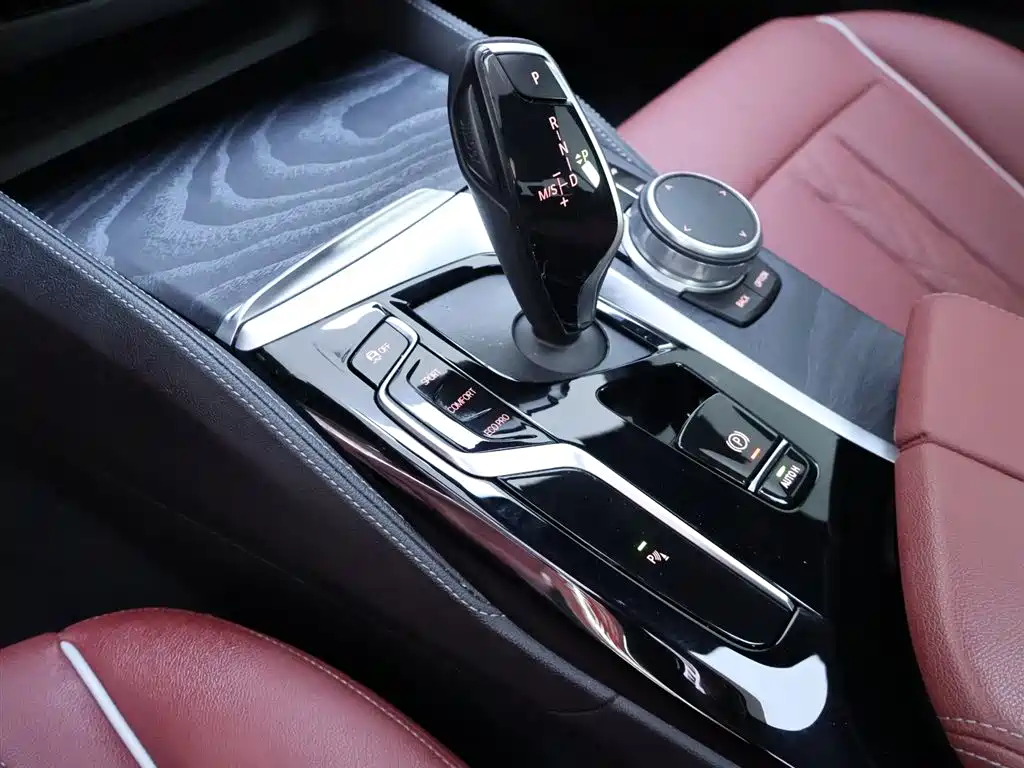 BMW 5 Series 2021 — фото 12