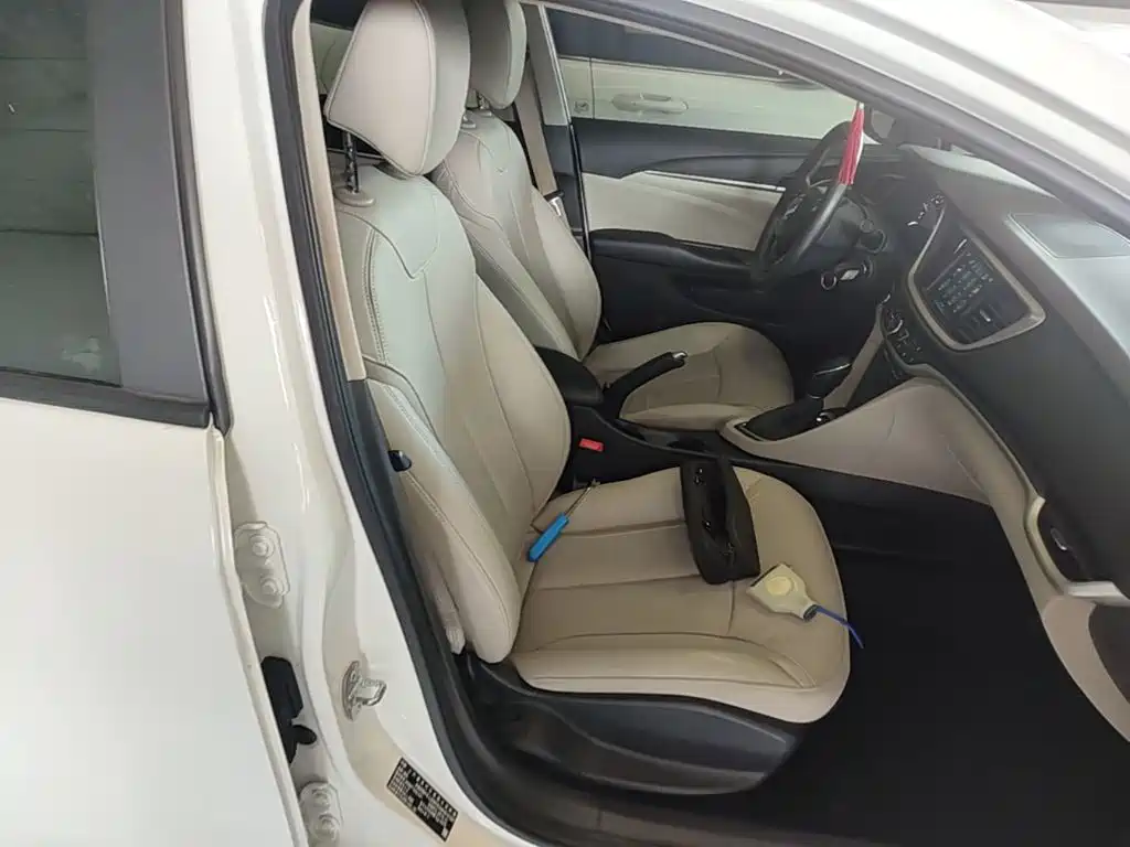 Buick Excelle 2019 — фото 25