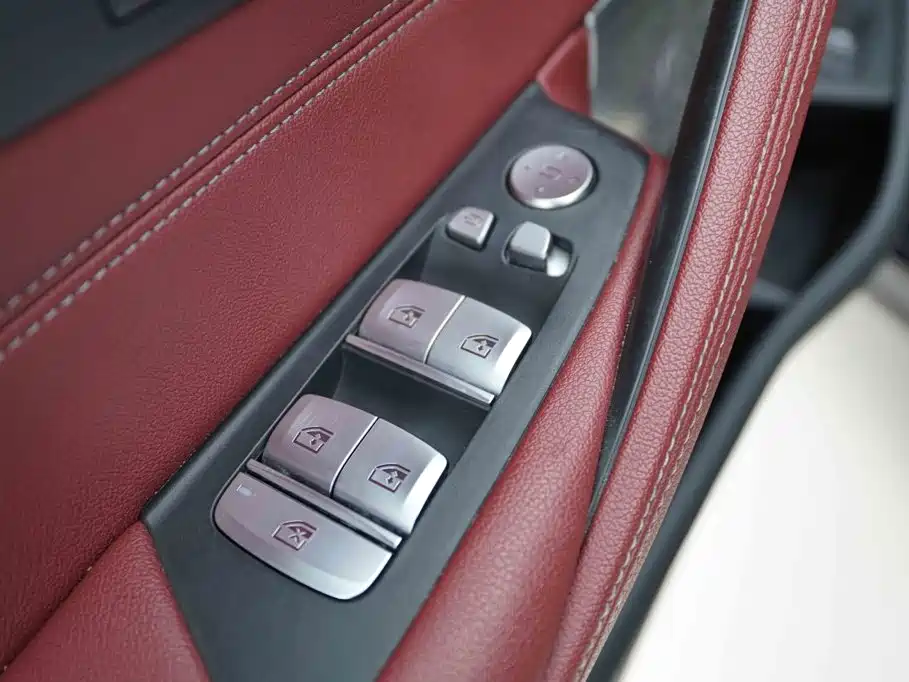 BMW 5 Series 2021 — фото 11